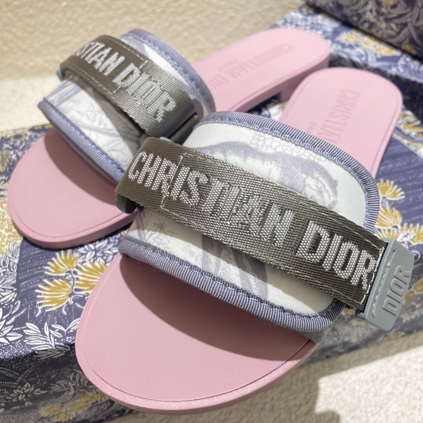 14D16ZDE Stylish slippers