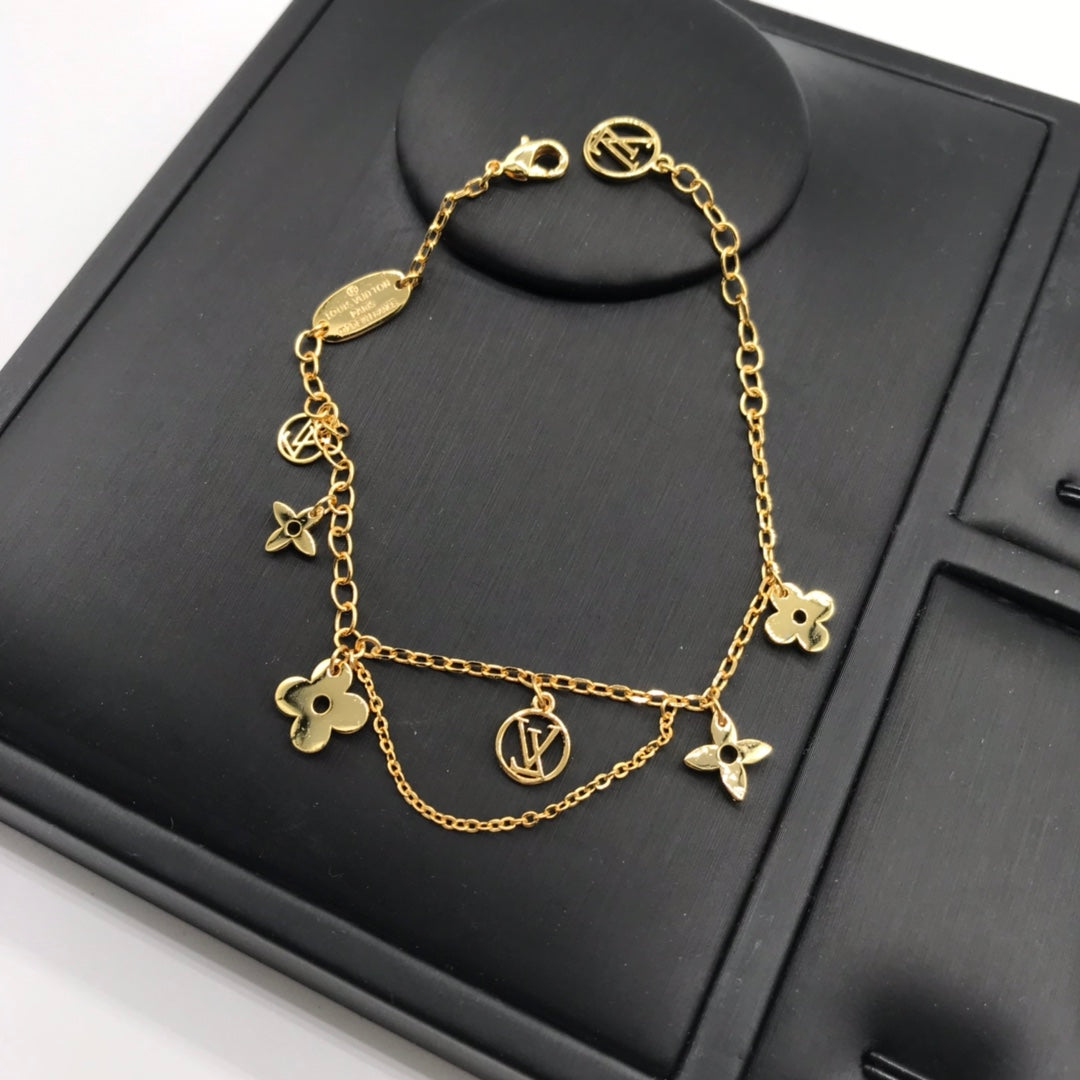 1XE599XDE Stylish Earrings Bracelets Necklaces