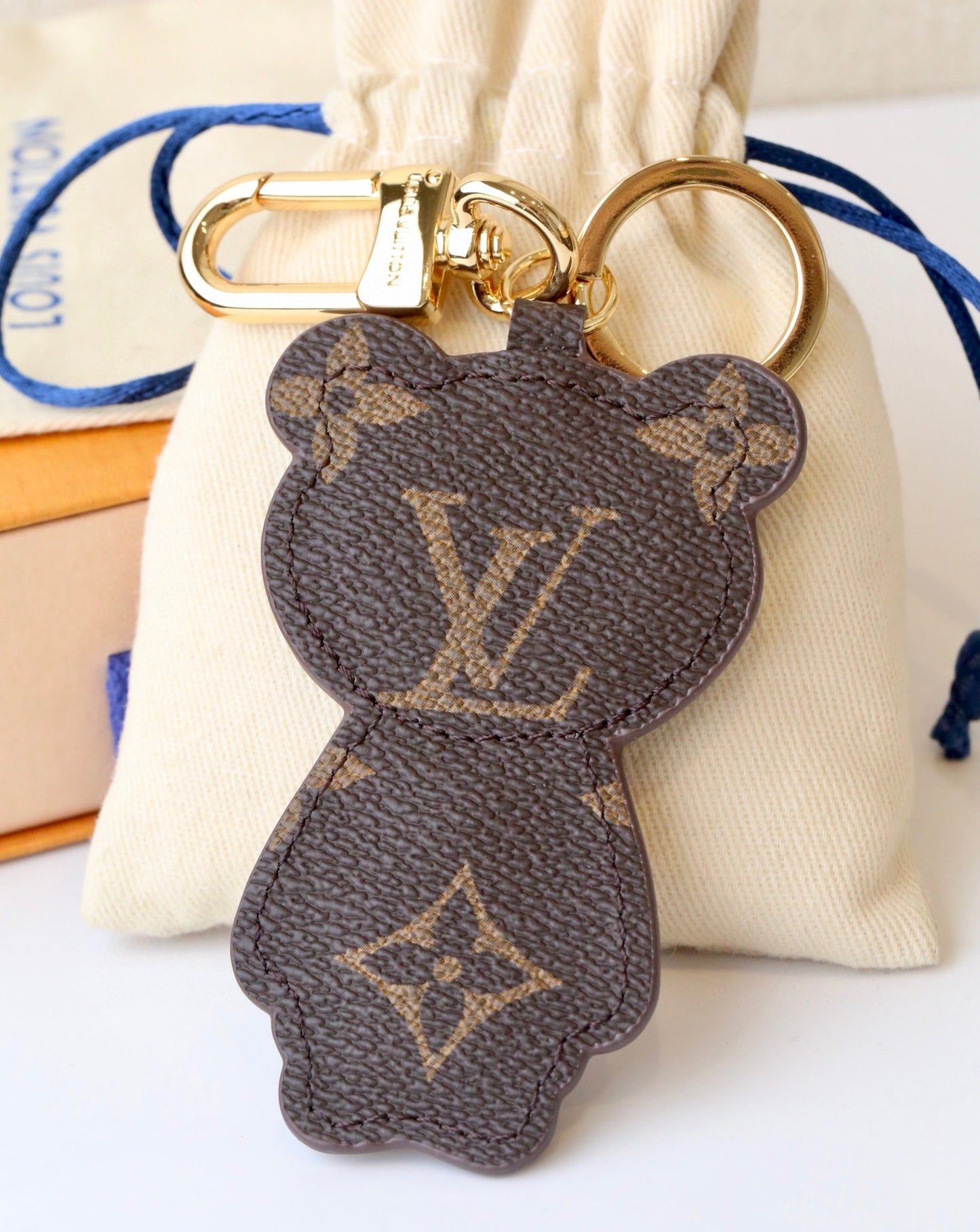 3RE14ADE Stylish key closure
