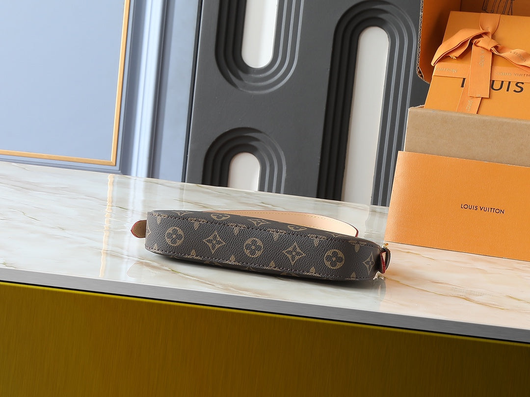 15RE23BDE Stylish leather bag