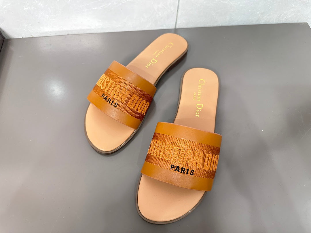 14D32ZDE Stylish slippers