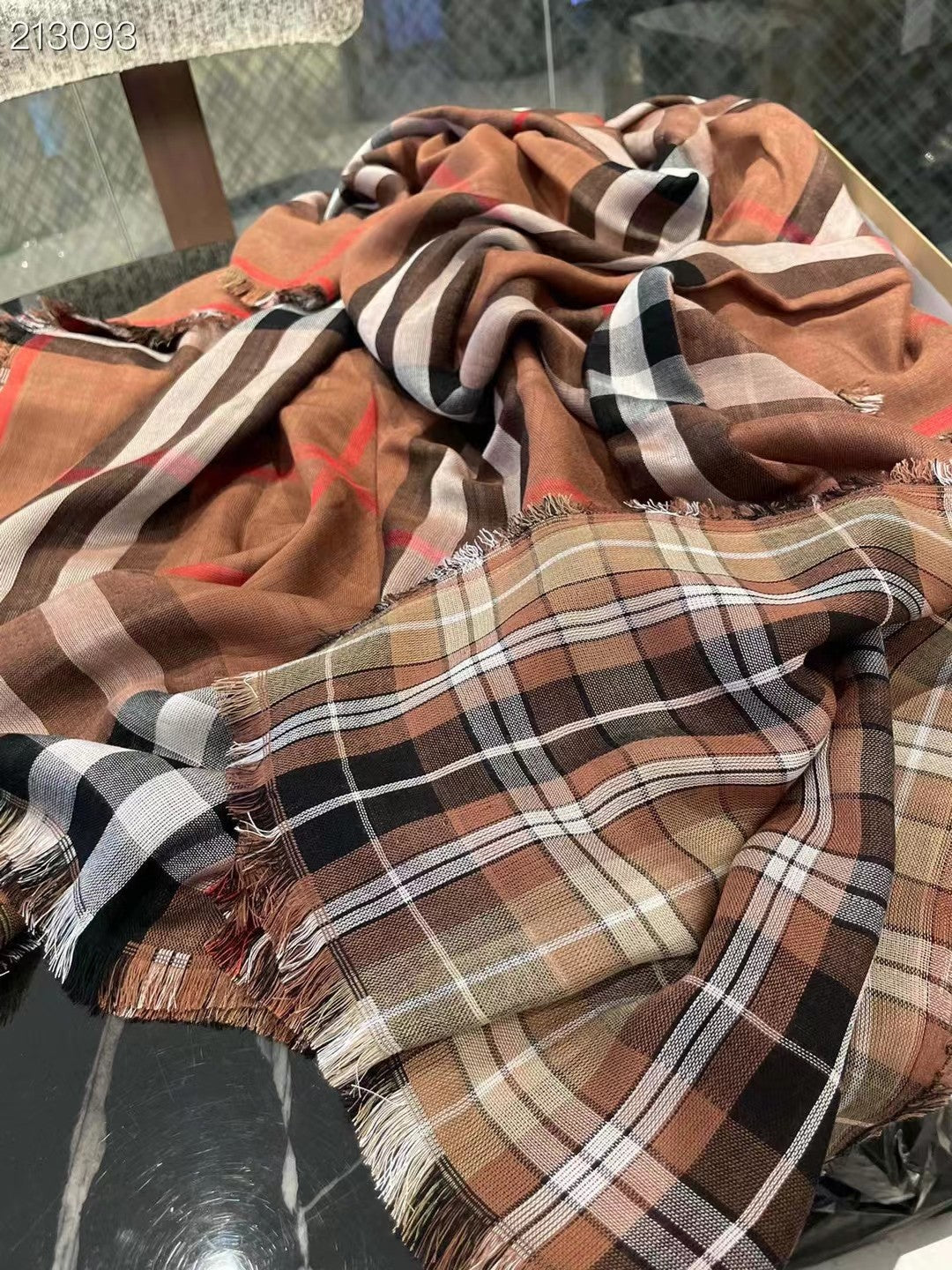 175RR9WDE Stylish Winter Scarves