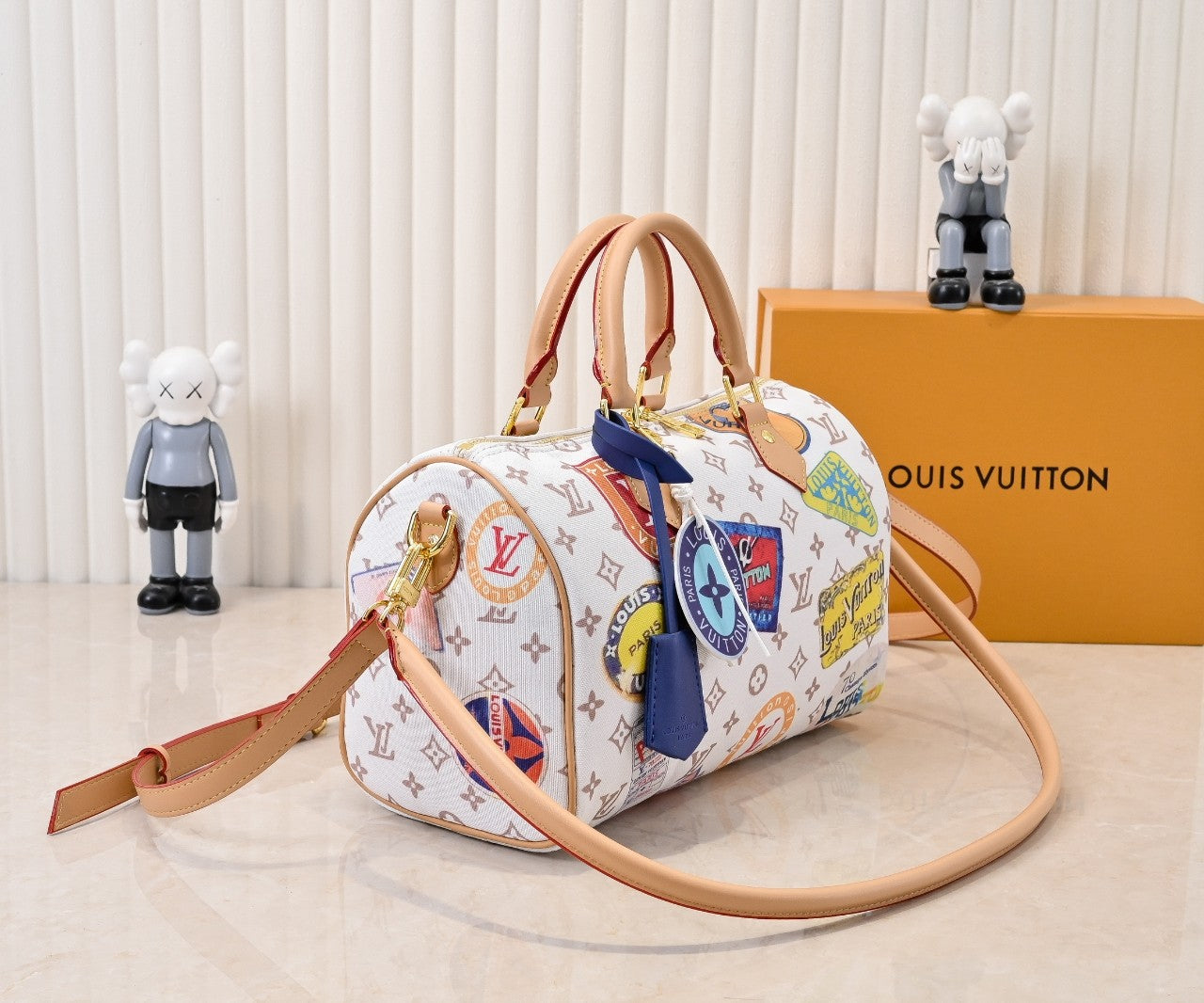 155NE21BDE Stylish Luggage bags