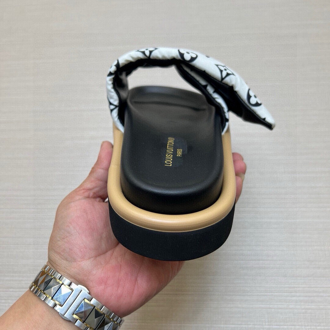 5QE9ZDE Stylish Slippers