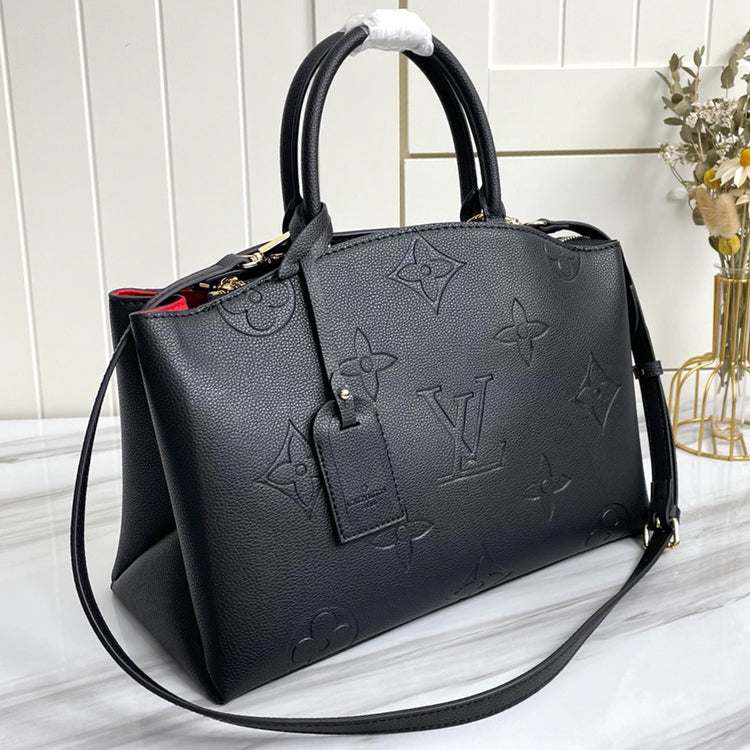 1E059BDE Stylish leather bag