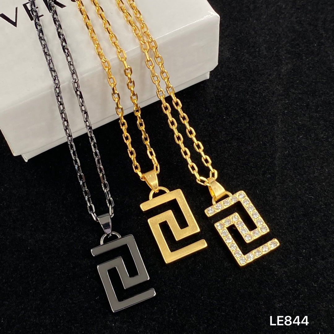 175RV67XDE Stylish Necklace