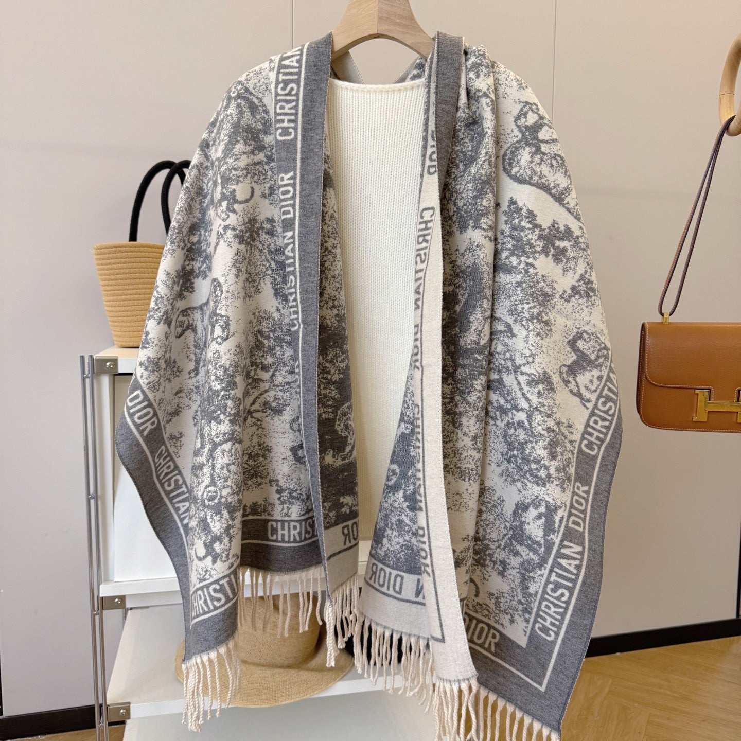 185ZD70WDE Stylish Winter Scarves