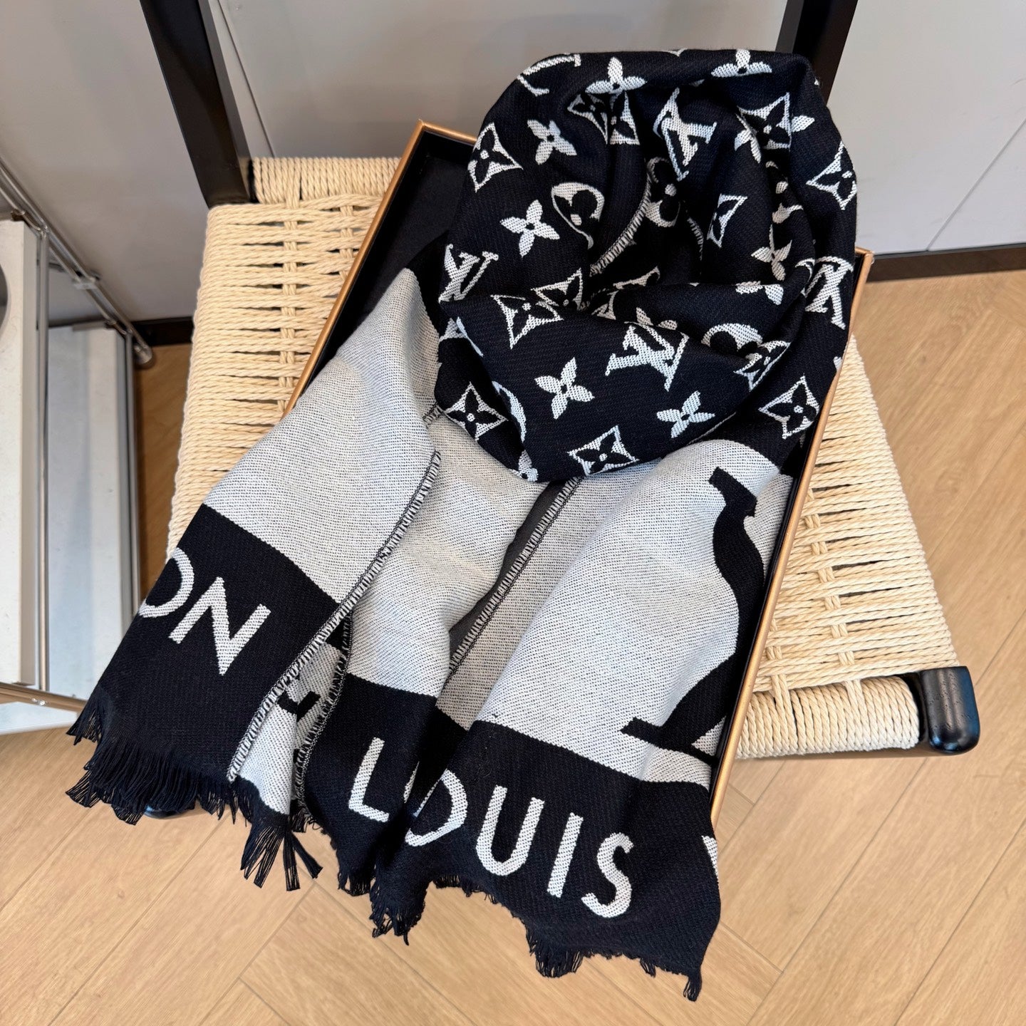 175RE40WDE Stylish Winter Scarves