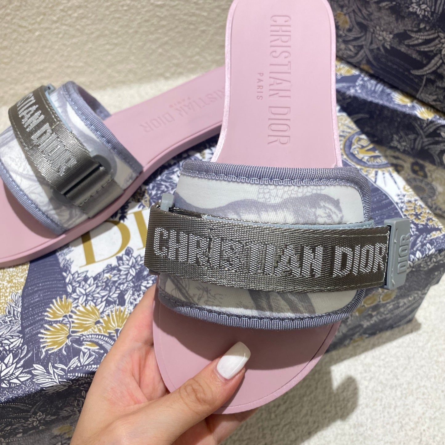 14D16ZDE Stylish slippers