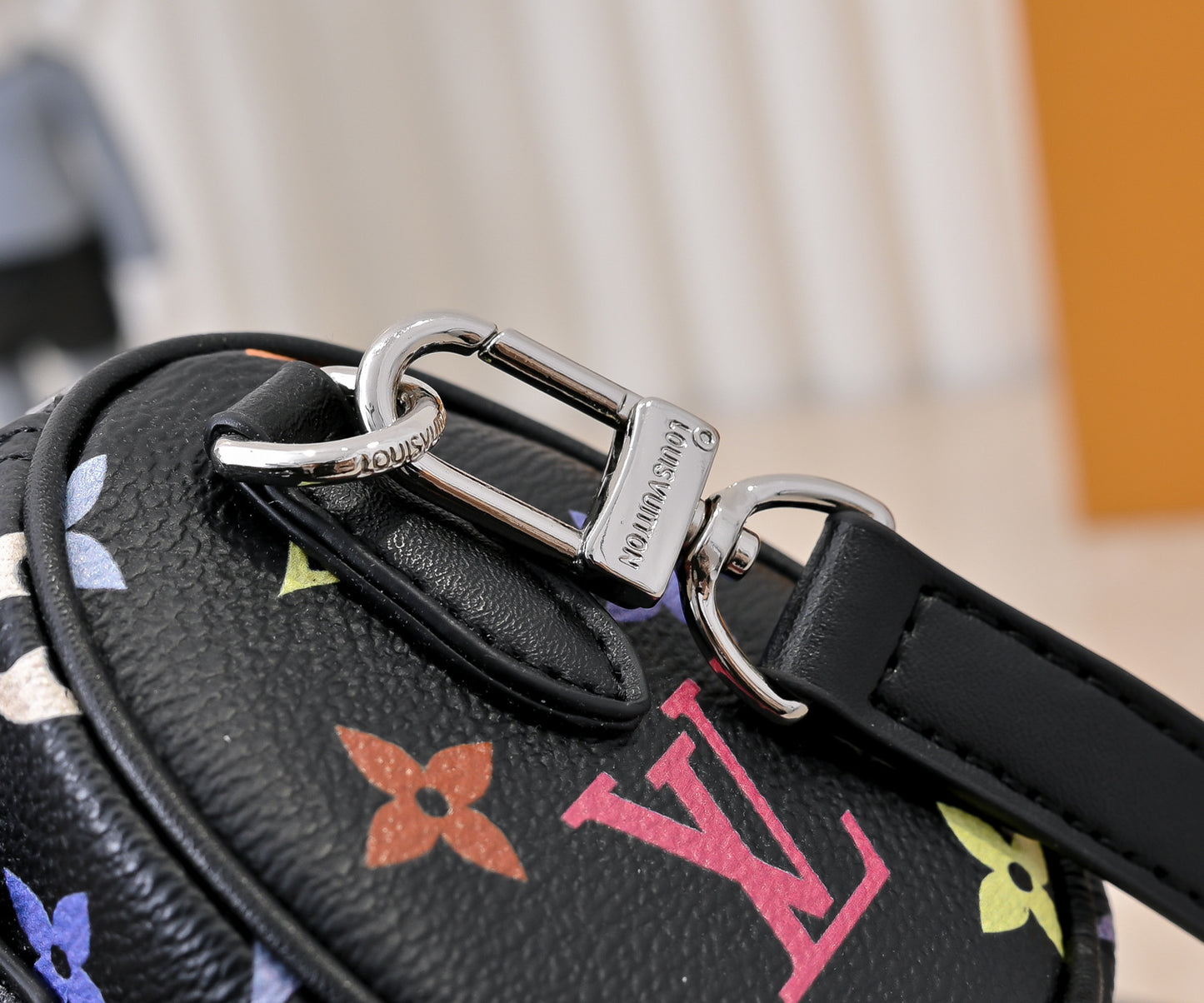 175XE2BDE Stylish leather bag