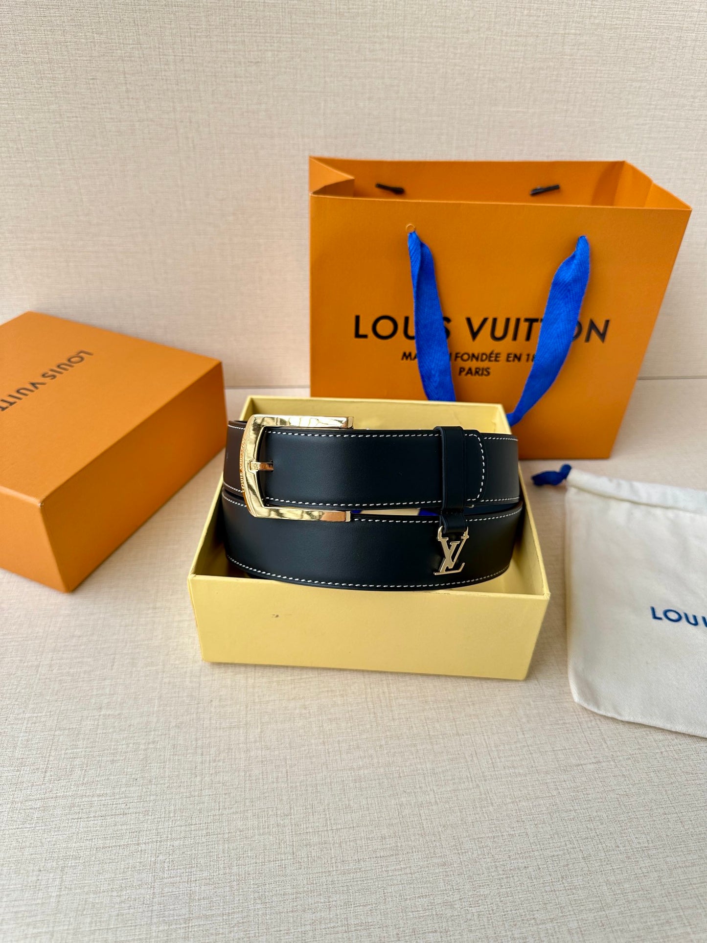 1WE161PDE Stylish High quality belt With full package