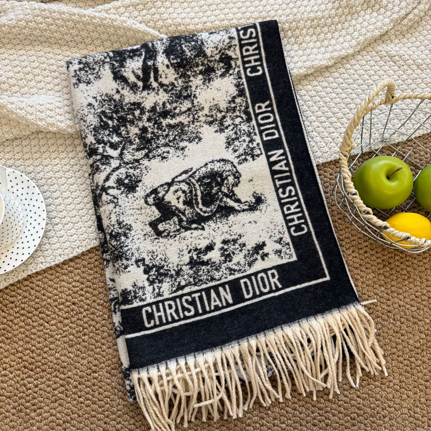 185ZD70WDE Stylish Winter Scarves