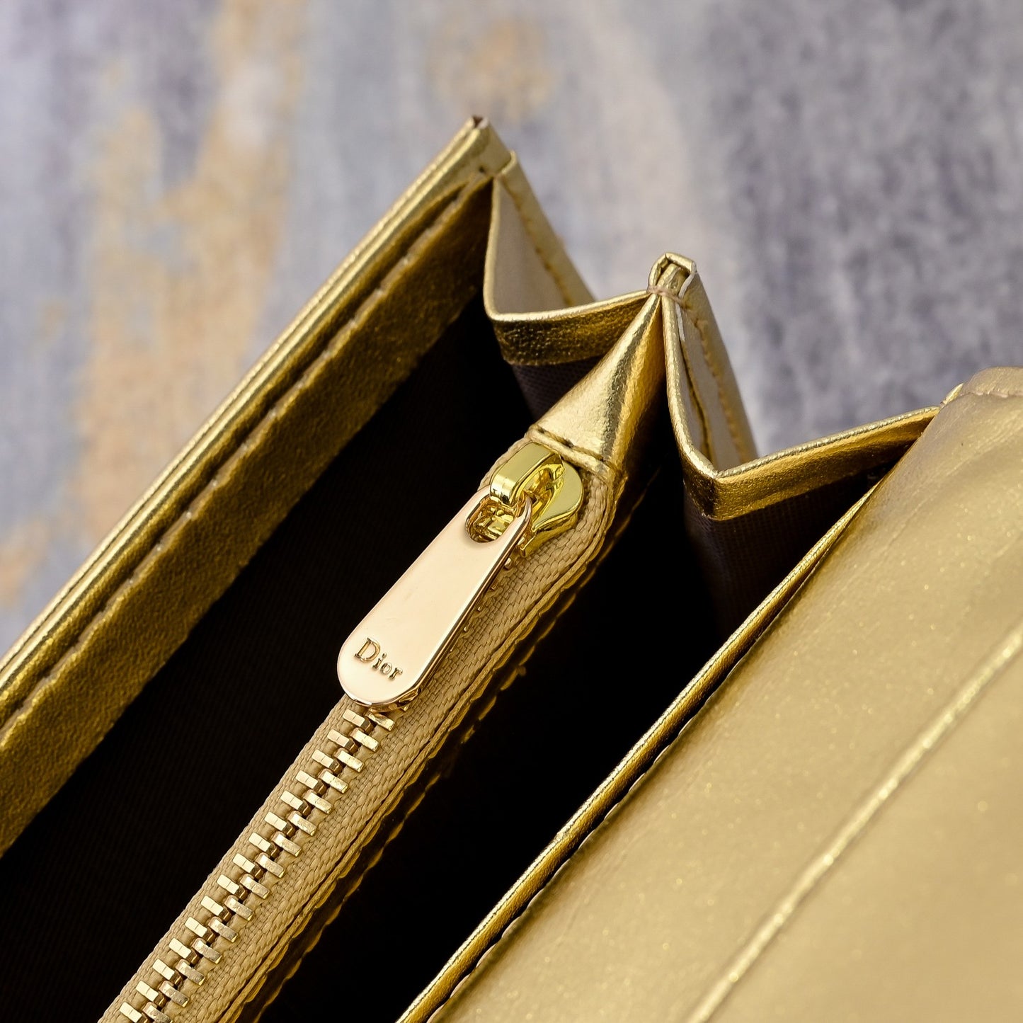 15RD89BDE Stylish leather bag