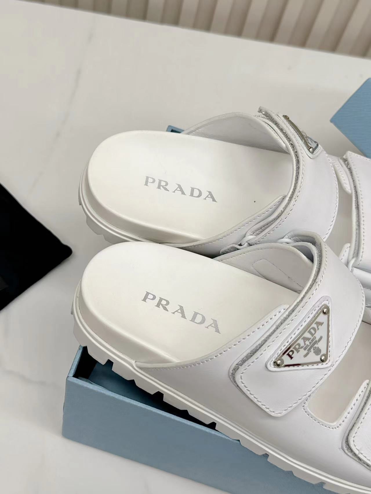 14PD26ZDE Stylish sandals