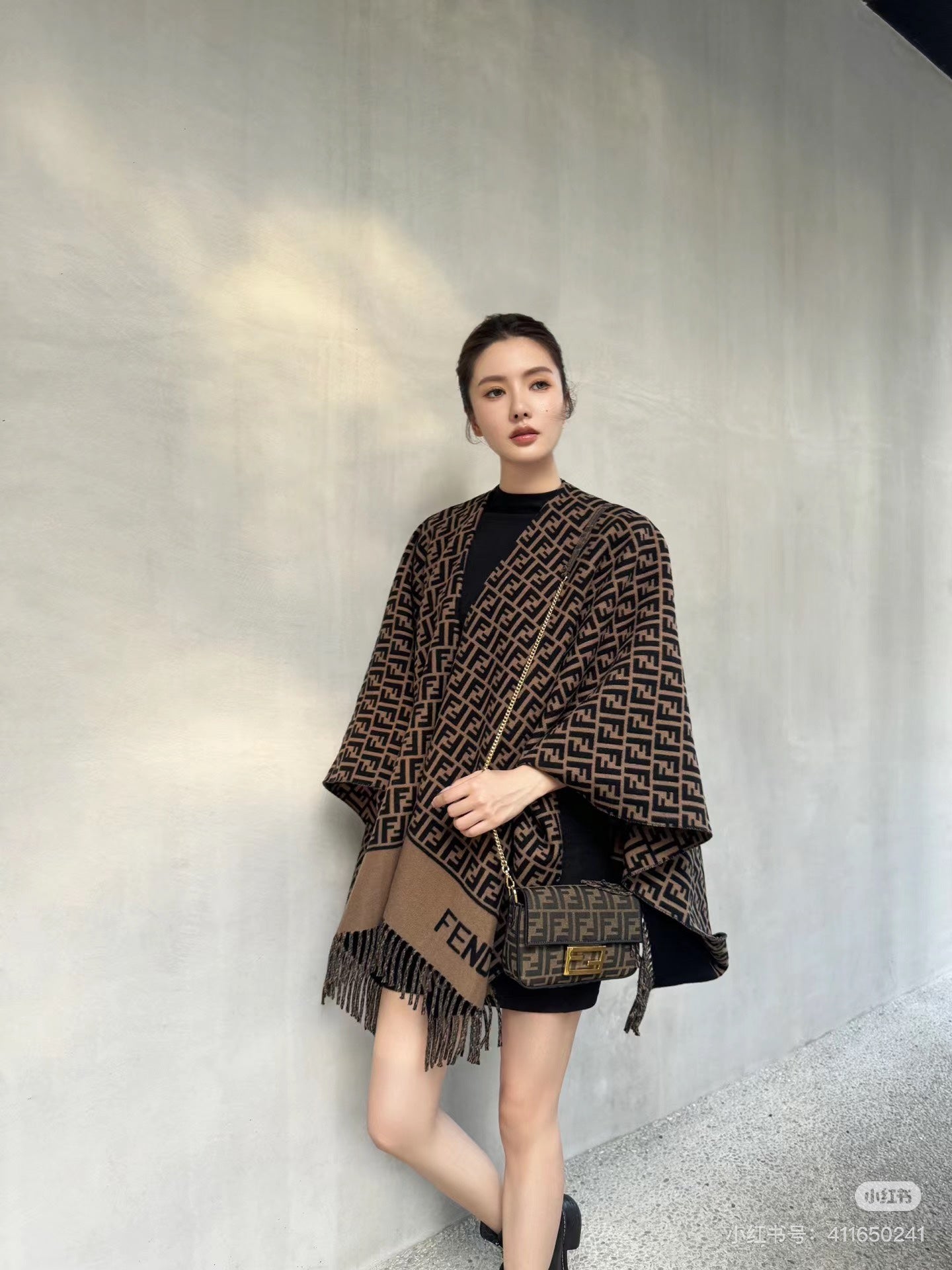 175RF51WDE Stylish double-sided usable cape