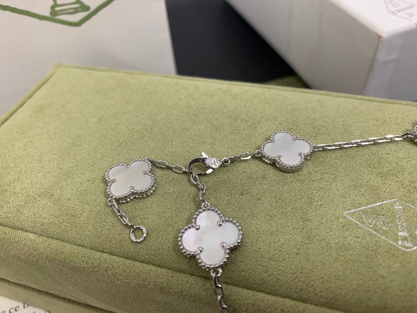 5XVA181XDE Stylish 10 flowers necklaces