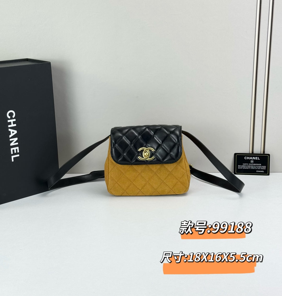 15RC62BDE Stylish leather bag