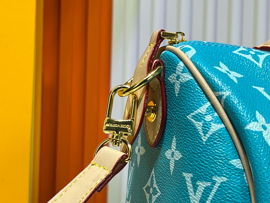 155XE16BDE Stylish leather bag