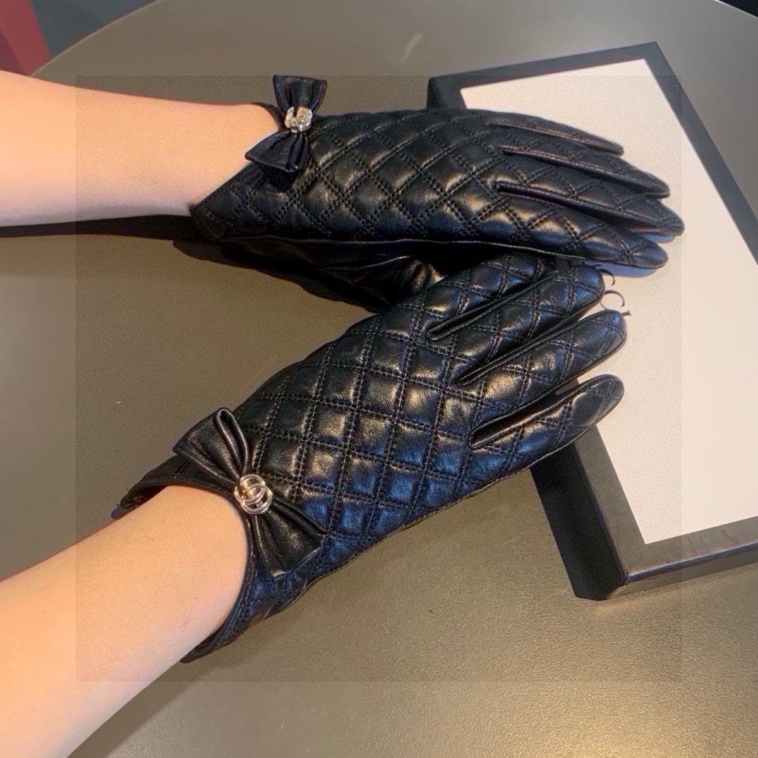 14B7SDE Stylish sheepskin gloves