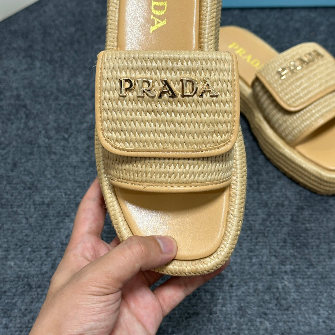 14PD24ZDE Stylish slippers