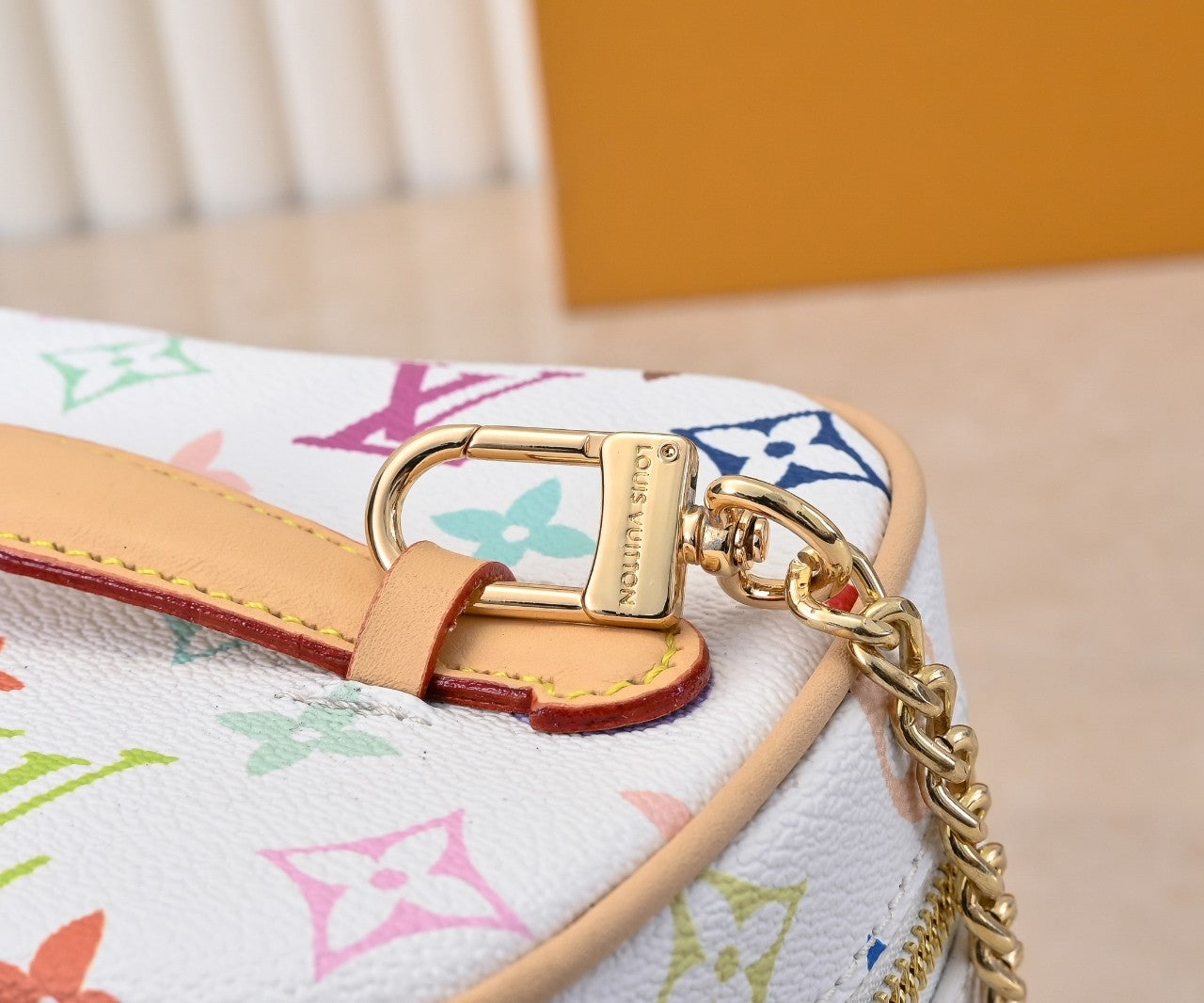 15XE11BDE Stylish leather bag