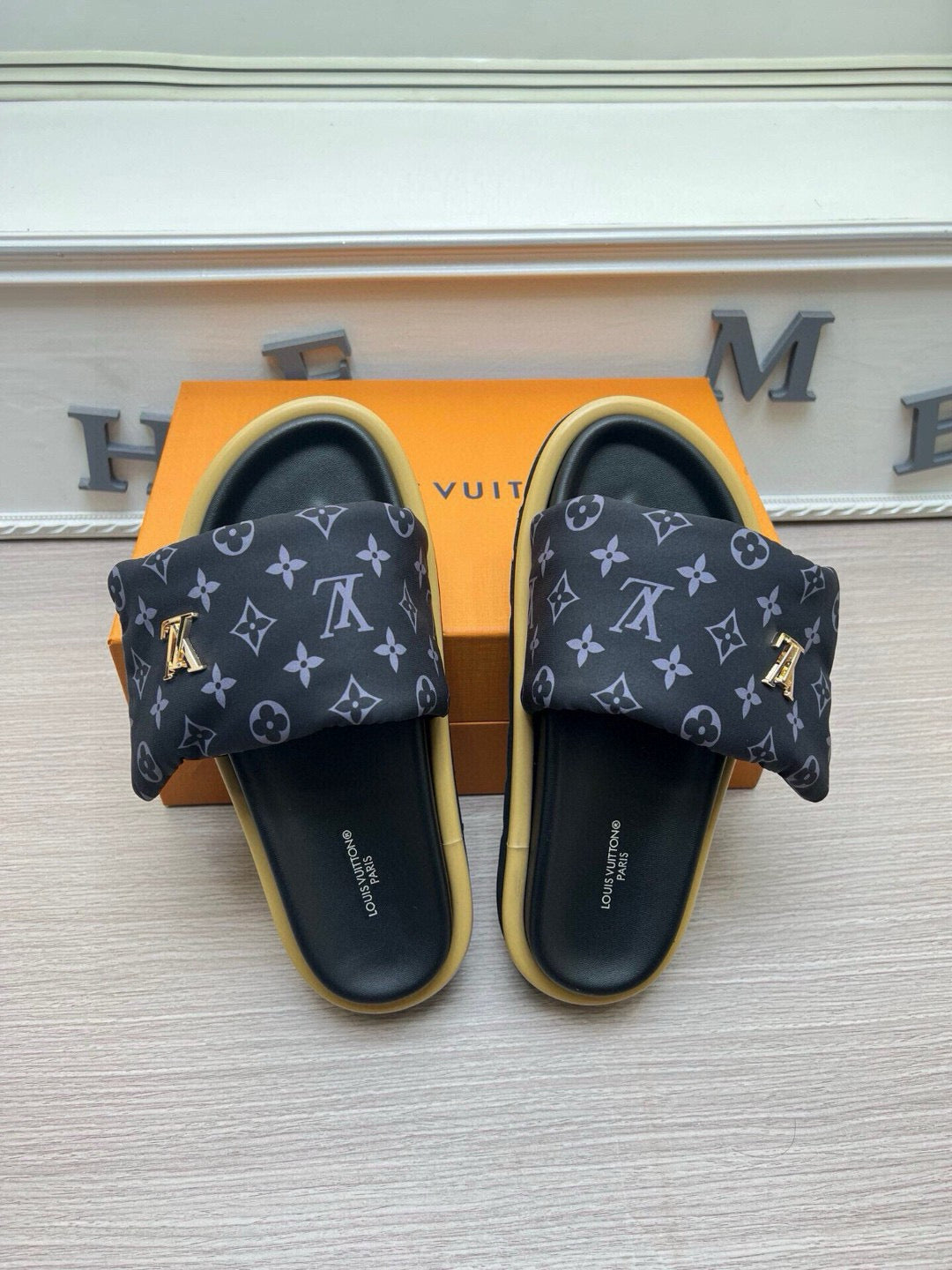 5QE10ZDE Stylish Slippers