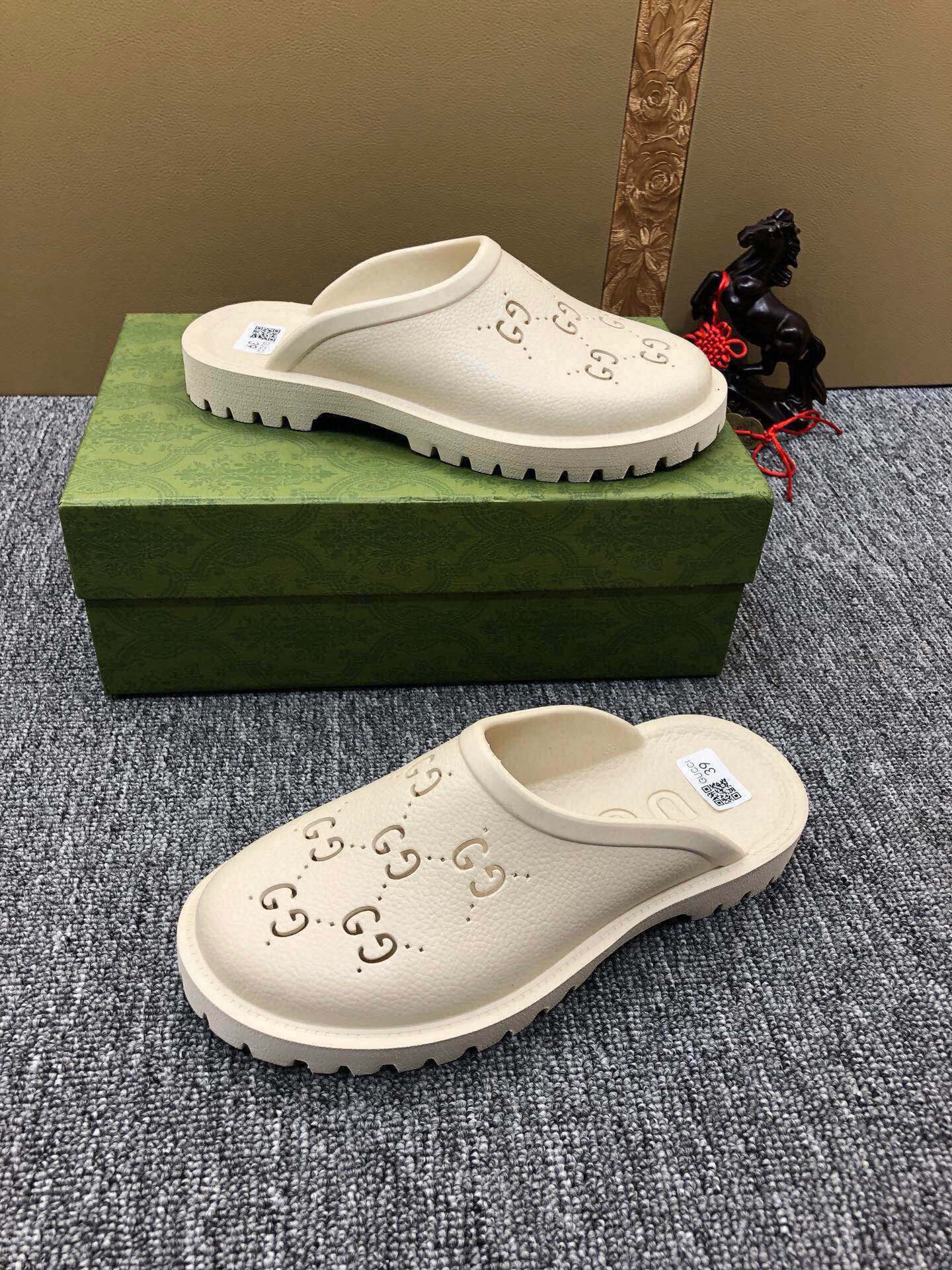 54B26ZDE Stylish slippers