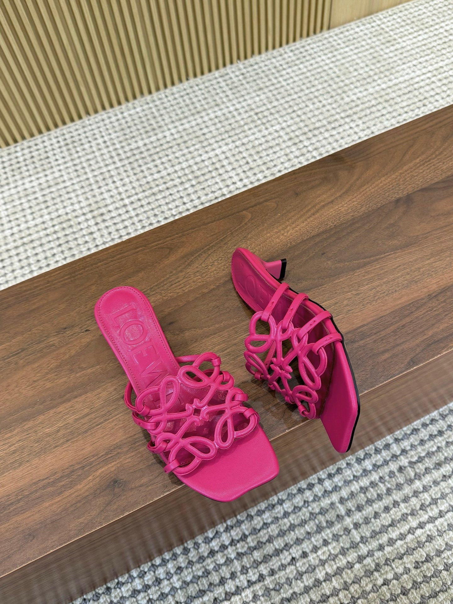 255QA33ZDE Stylish leather Slippers