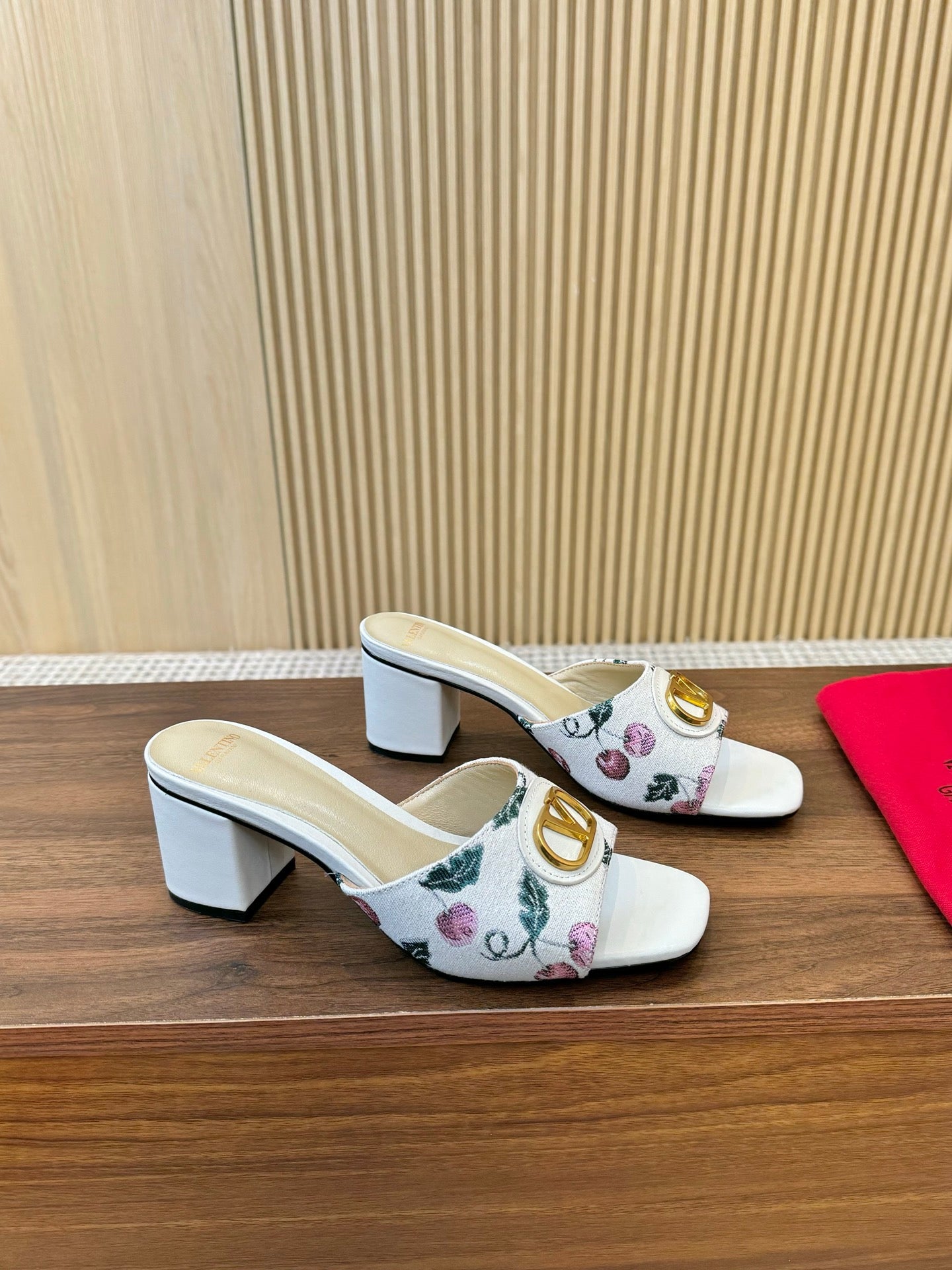 255QVL32ZDE Stylish leather shoes
