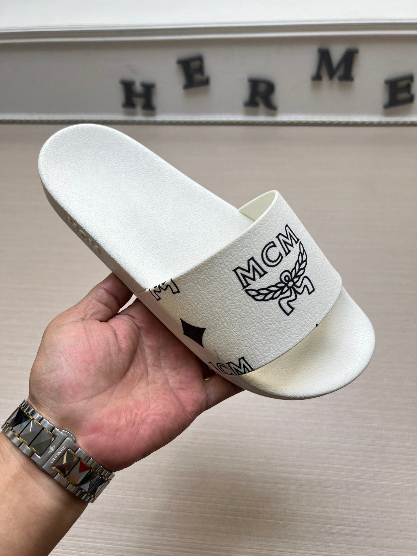 54M43ZDE Stylish slippers