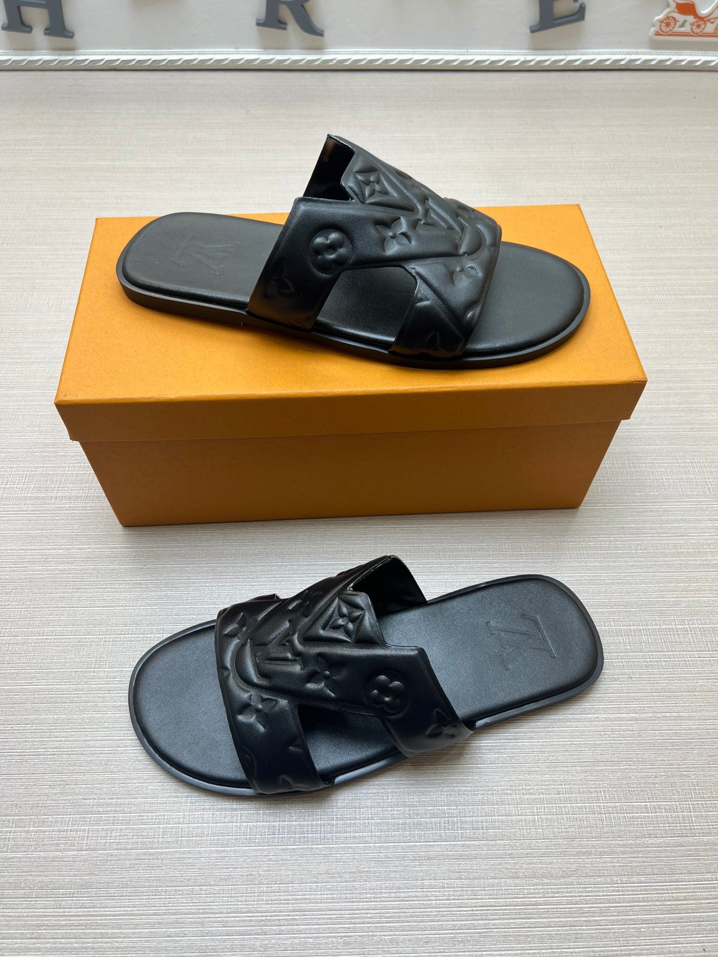 54E30ZDE Stylish slippers