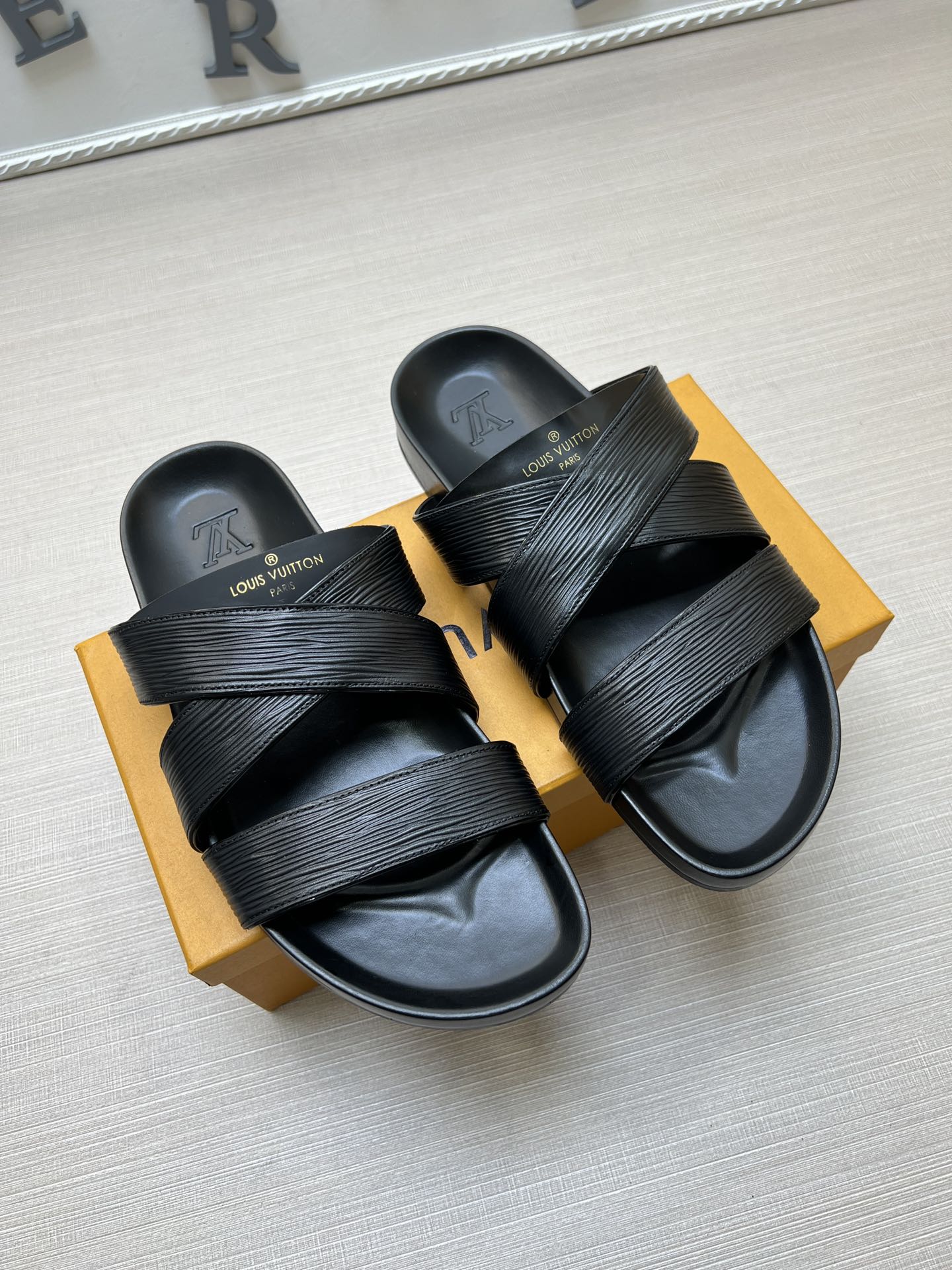 54E89ZDE Stylish slippers