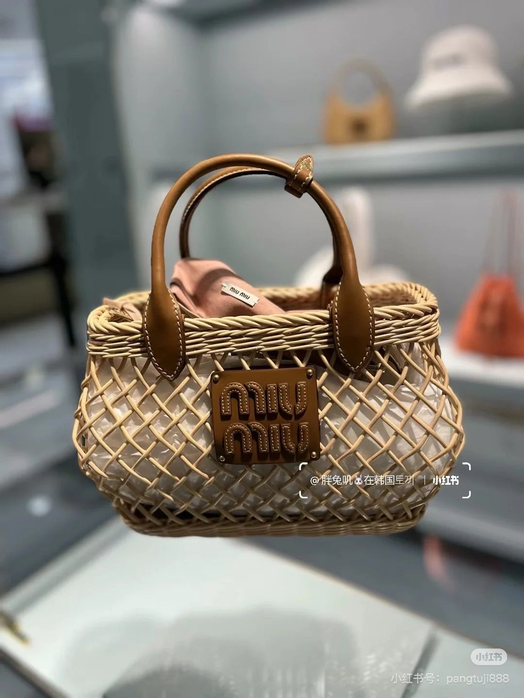 175RA2BDE Stylish woven handbag