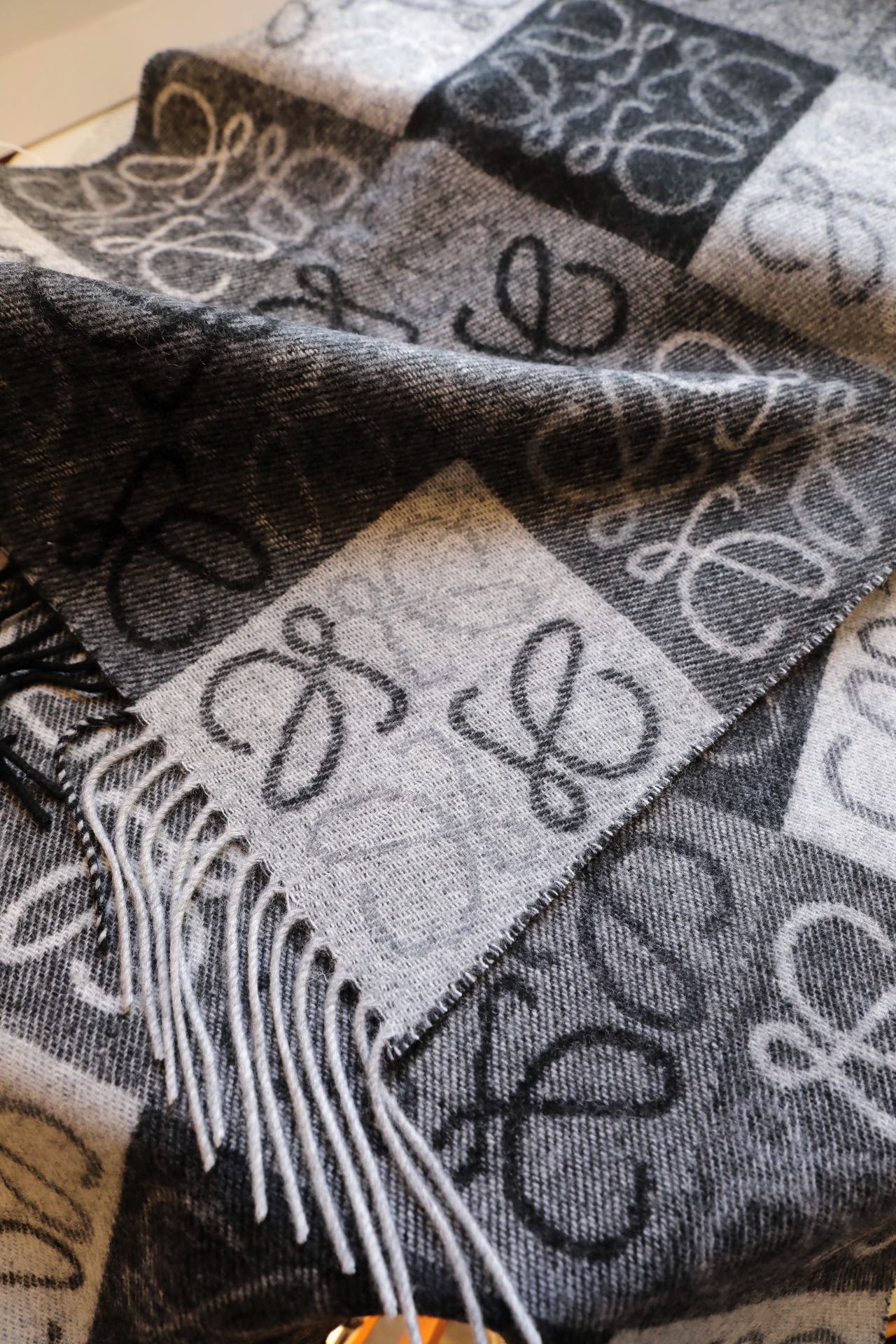 175RA13WDE Stylish Winter Scarves