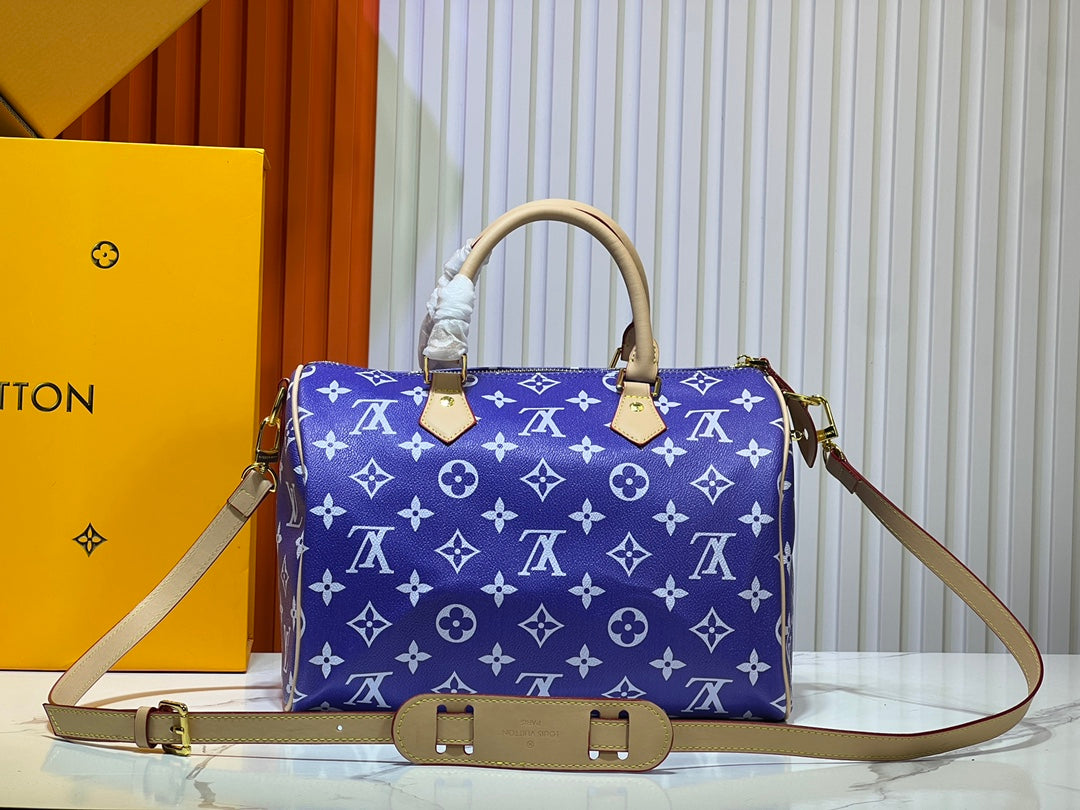 155XE16BDE Stylish leather bag