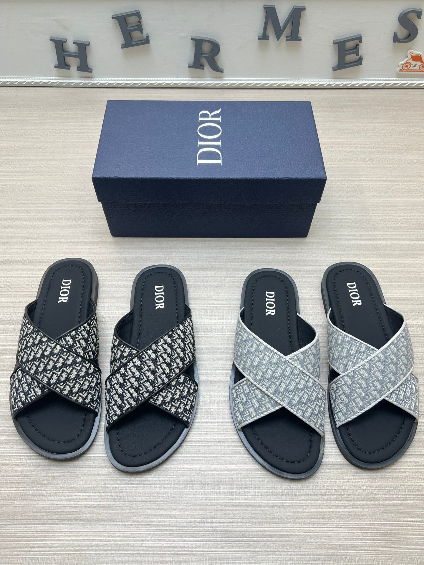 54D81ZDE Stylish slippers
