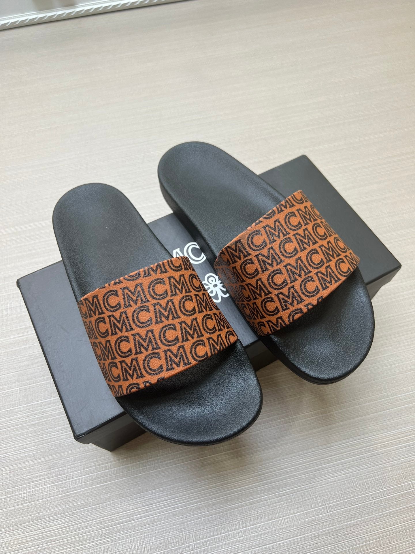 54M45ZDE Stylish slippers
