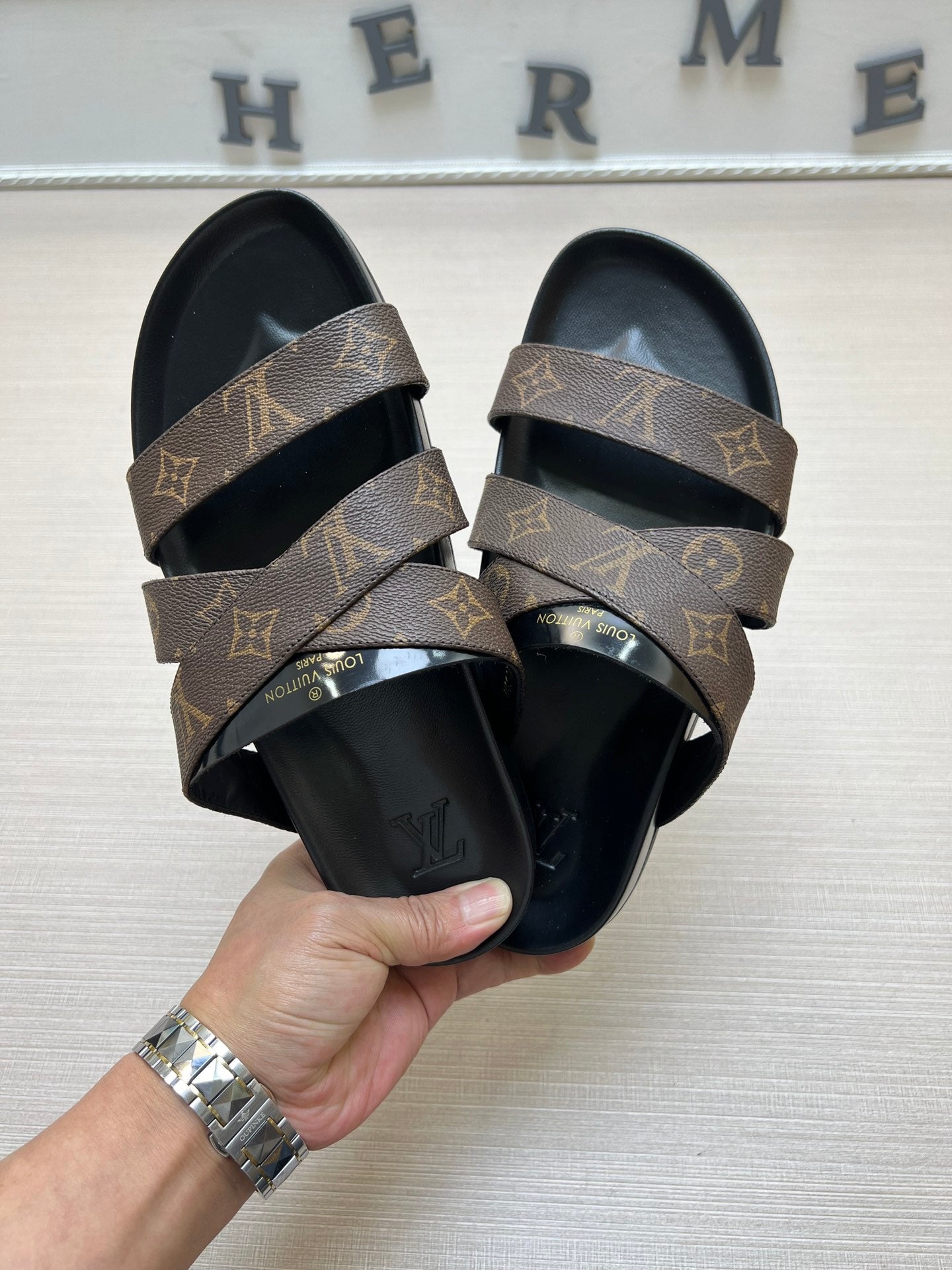 54E89ZDE Stylish slippers