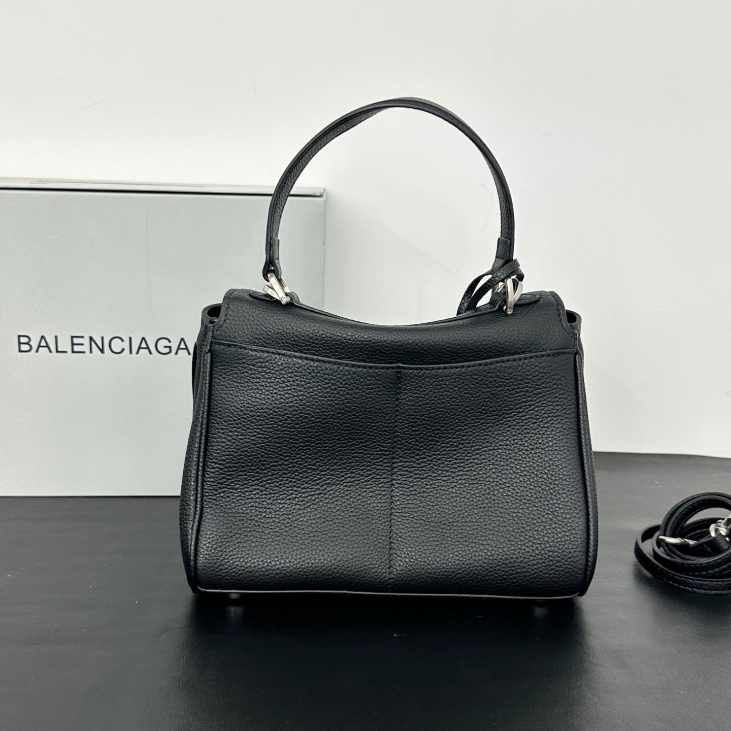 15XJ4BDE Stylish leather bag