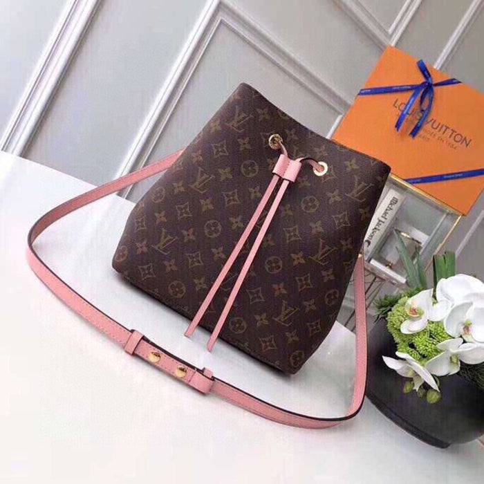 3E81BDE Stylish leather bag