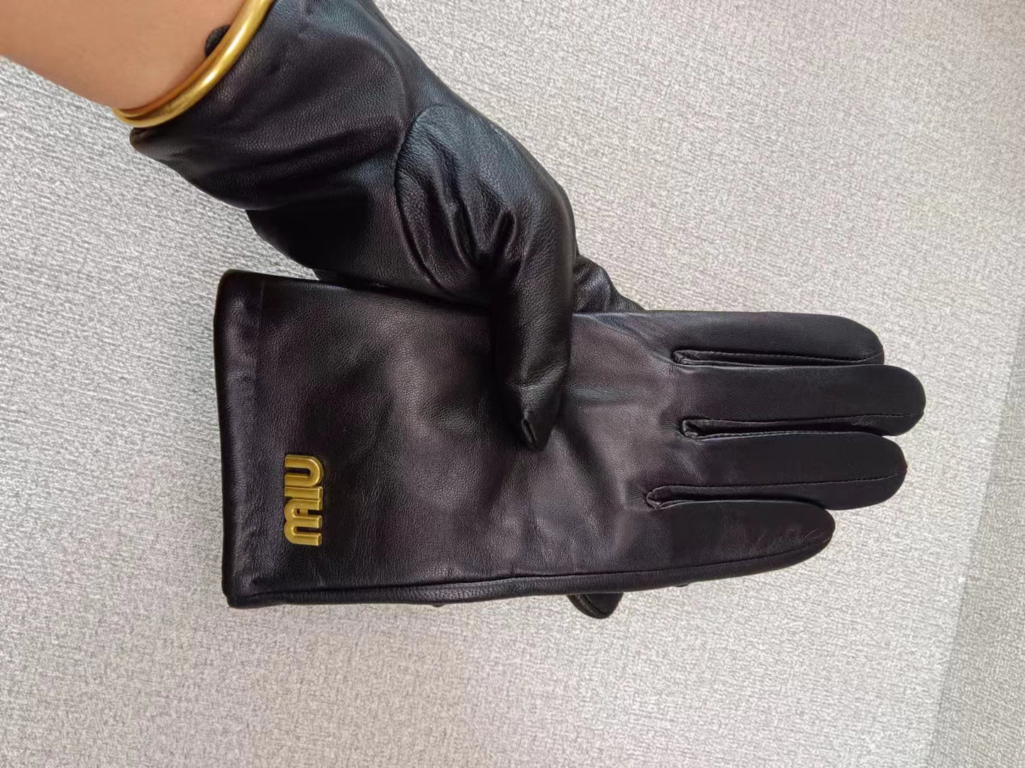 24A108SDE Stylish gloves