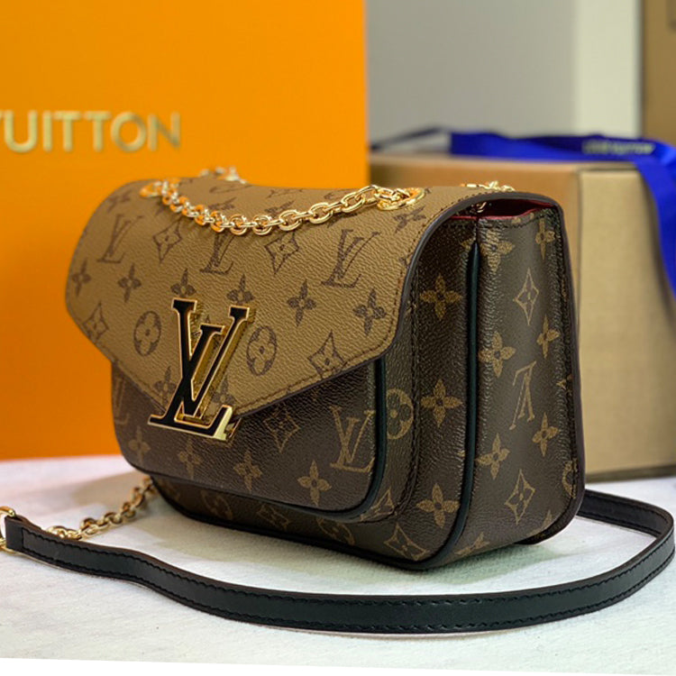 AE113BDE Stylish leather bag
