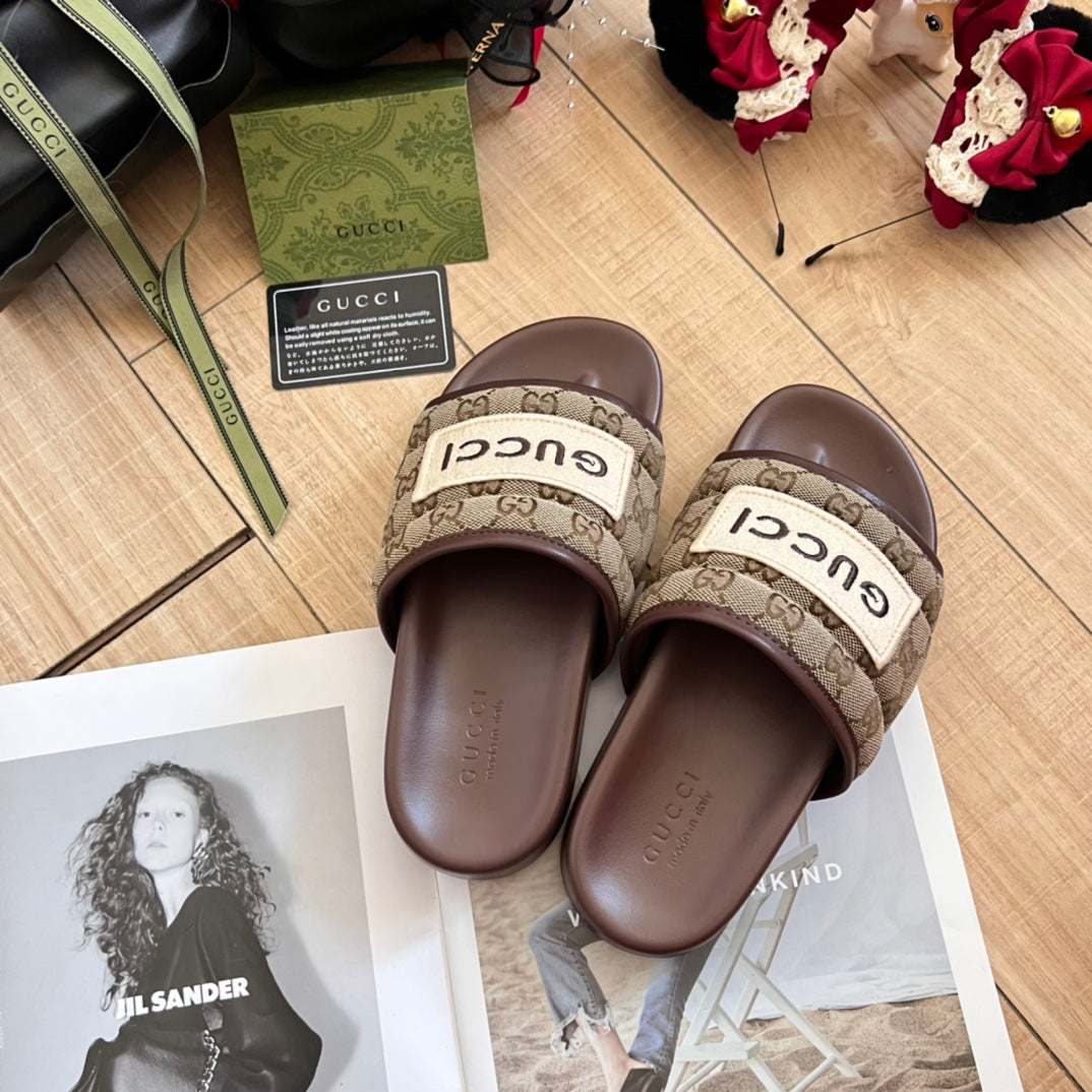 14B84ZDE Stylish Slippers