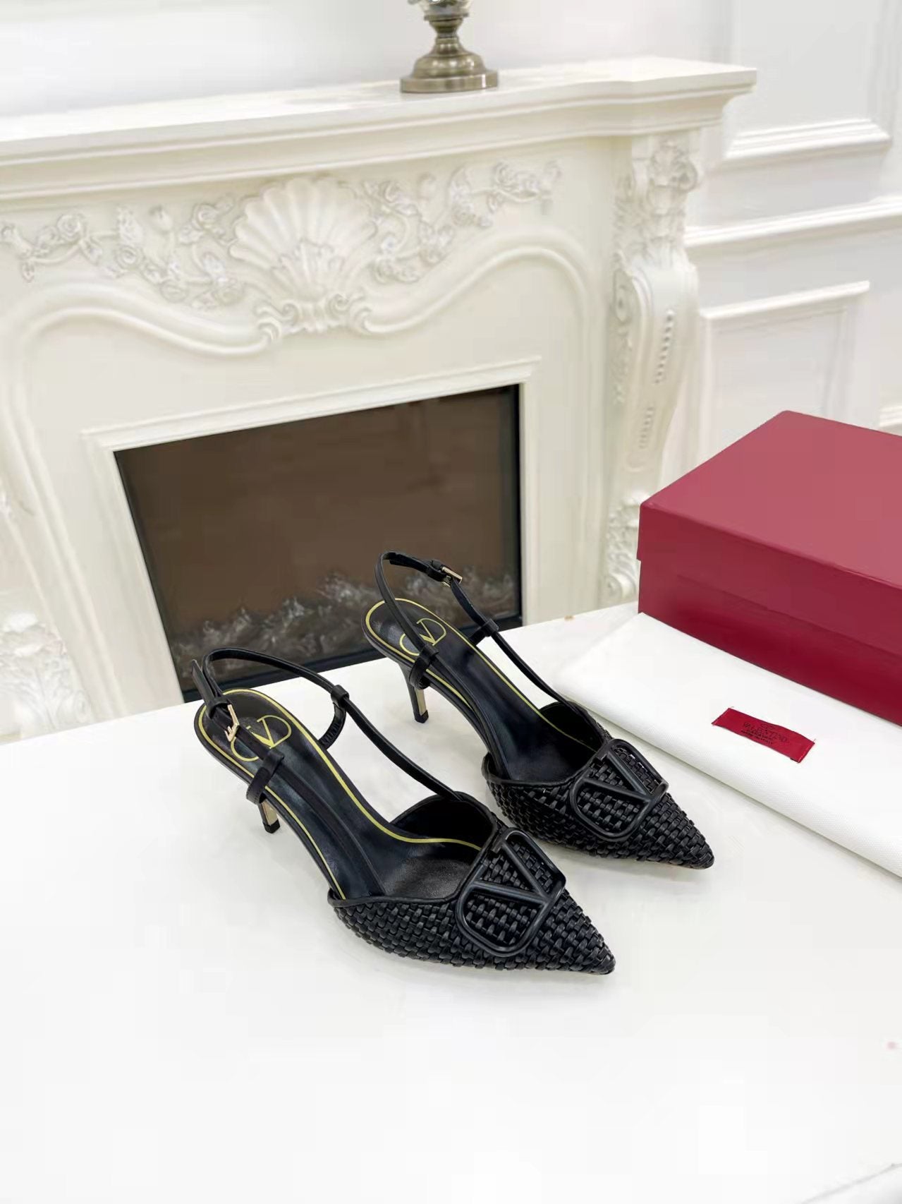 2YVL38ZDE Stylish leather High heels