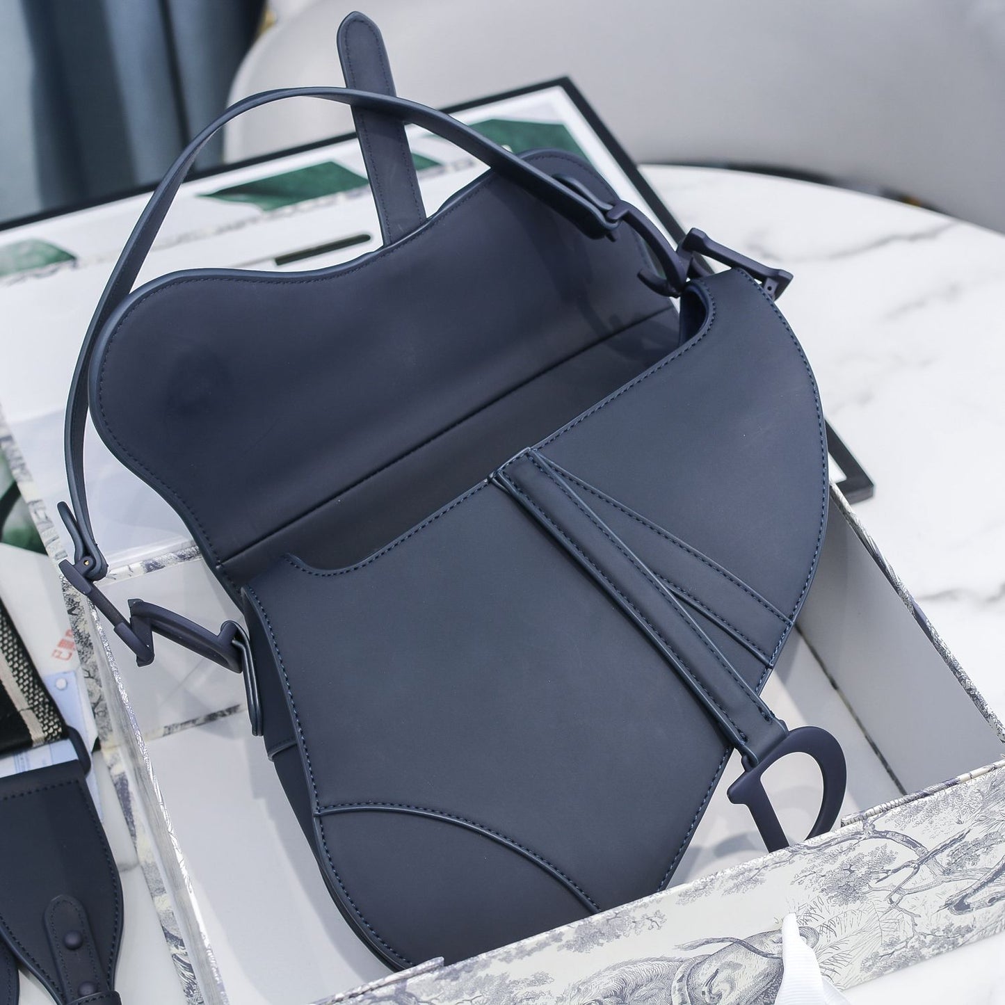 5D10BDE Stylish leather bag