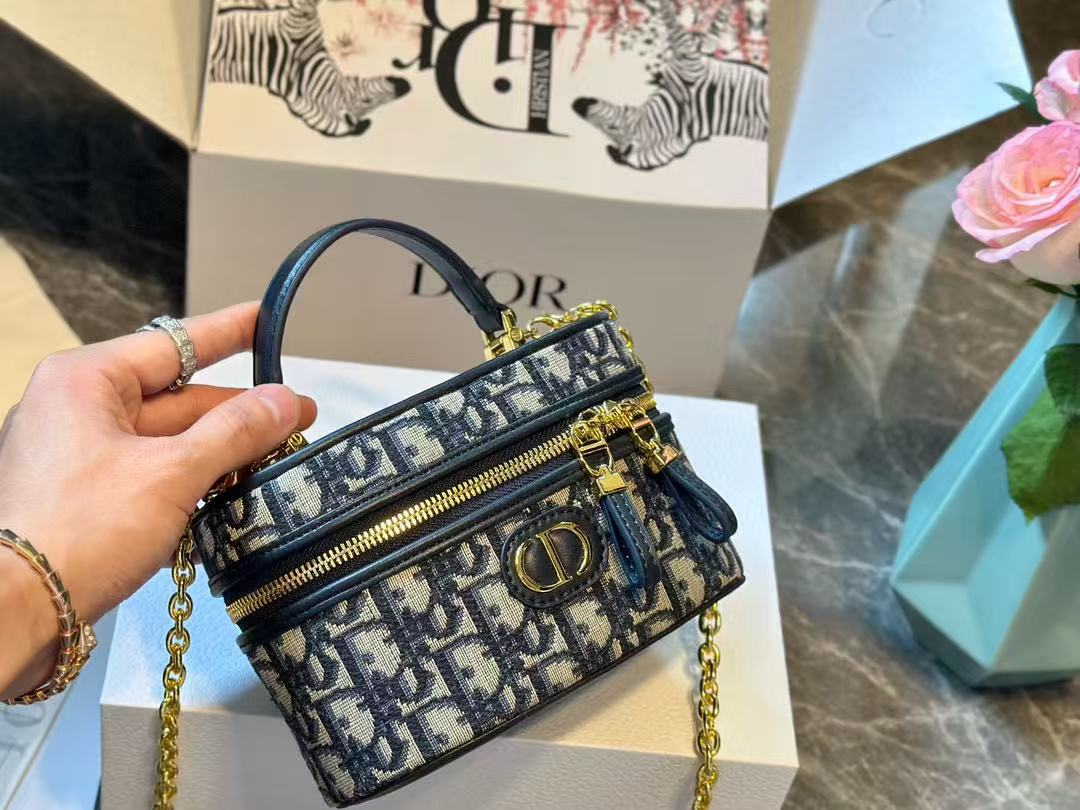 15QD1BDE Stylish embroidery bag