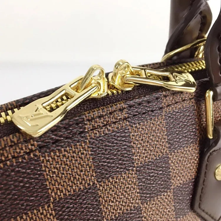 165XE27BDE Stylish leather bag