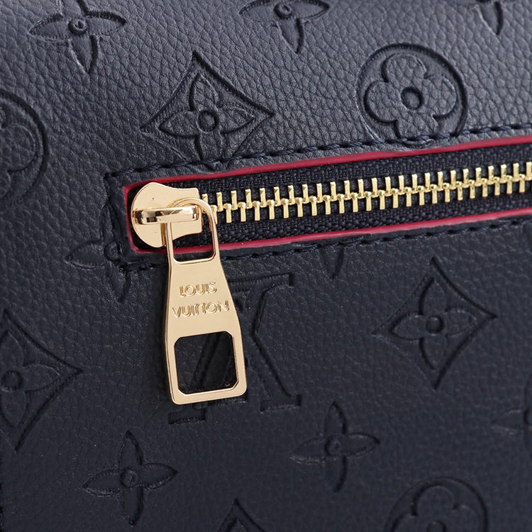 AE92BDE Stylish leather bag