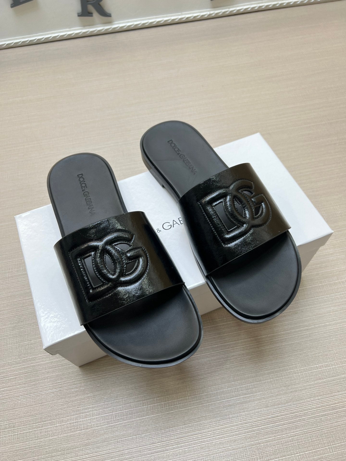 54A64ZDE Stylish slippers