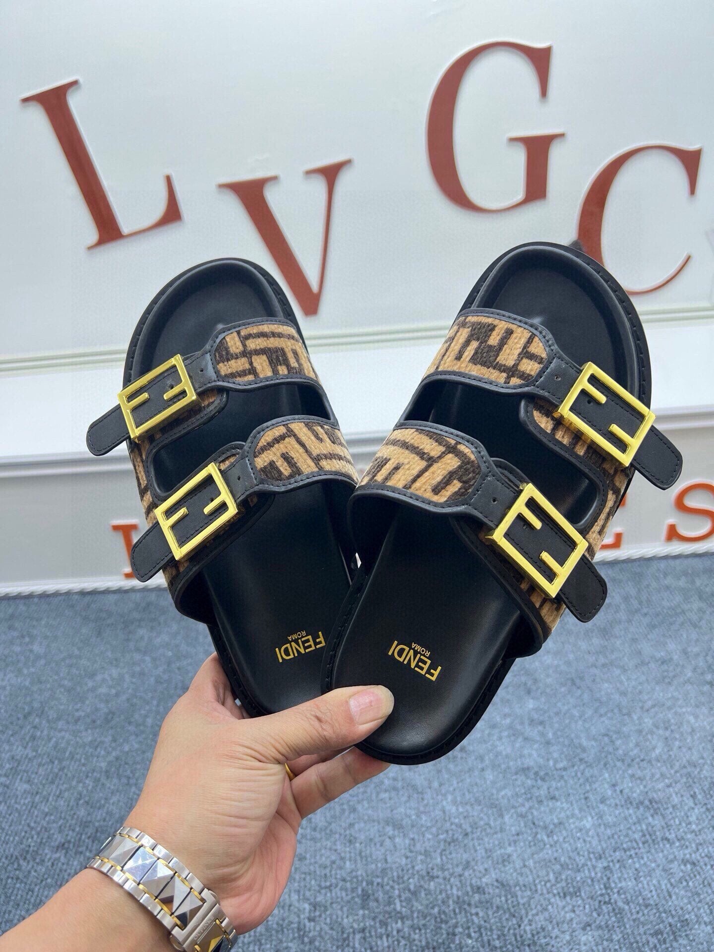 54F38ZDE Stylish slippers